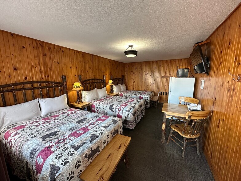 More Photos Of 171 Mission Rd, Wawa Hotel For Sale