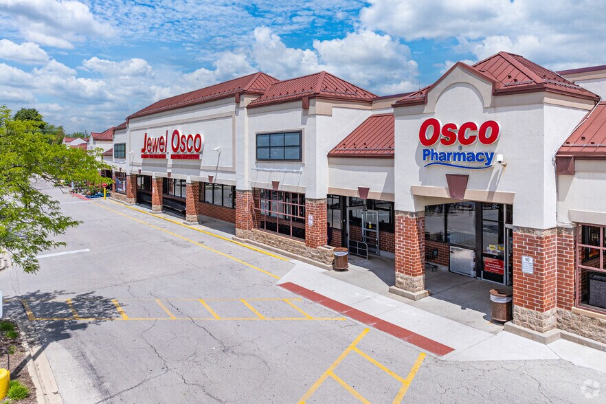 More Photos Of 720-812 W Army Trail Rd, Carol Stream General Retail For Lease