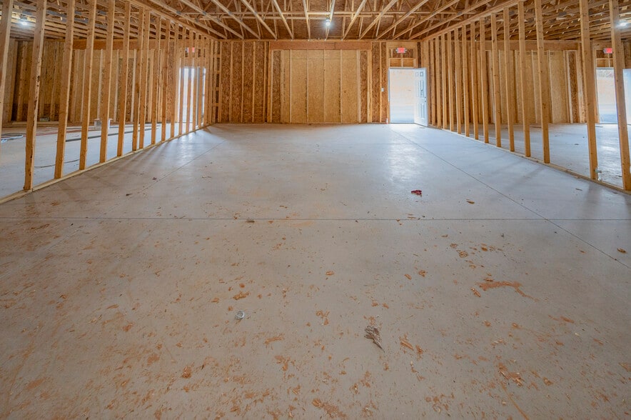 More Photos Of 941 Waterlick Rd, Lynchburg Showroom For Lease