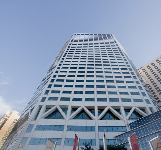 More Photos Of 365 Canal St, New Orleans Office For Lease