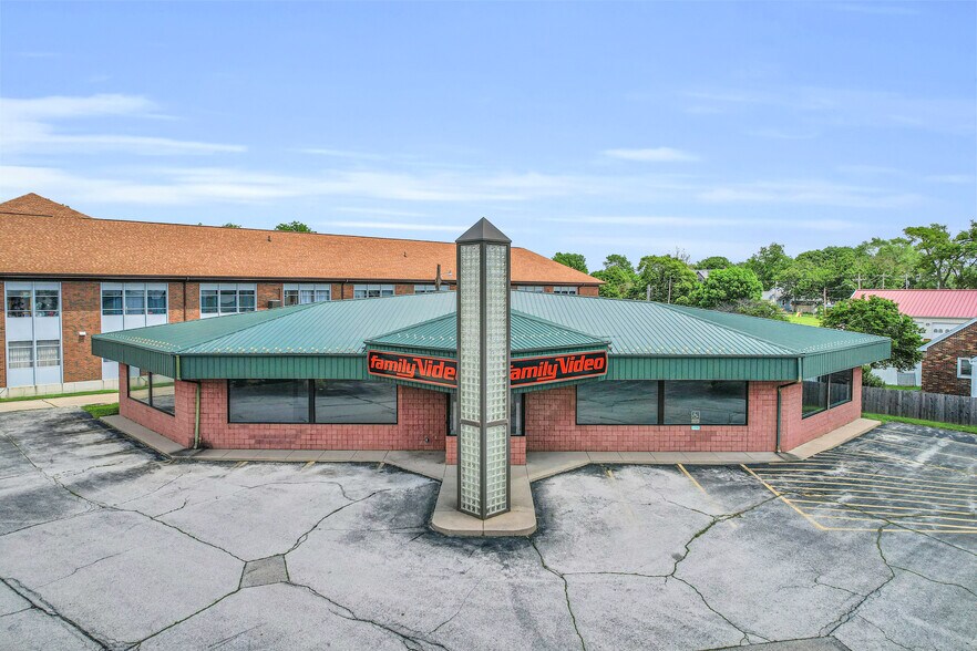 More Photos Of 301 E Champaign Ave, Rantoul Freestanding For Lease