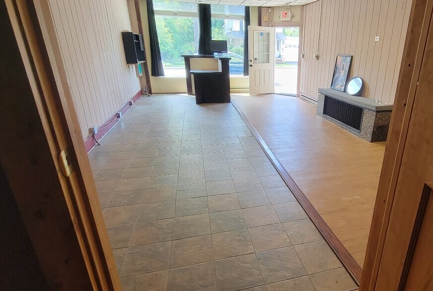 More Photos Of 325 N Main St, Liberty Flex For Lease