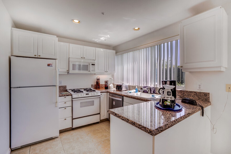 More Photos Of 67590 Jones Rd, Cathedral City Hotel For Sale