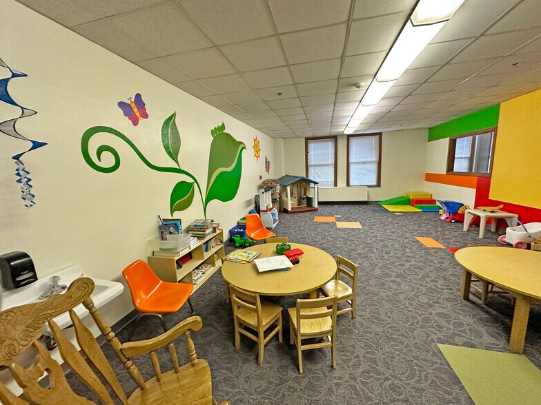 More Photos Of 215 N Court St, Rockford Religious Facility For Sale