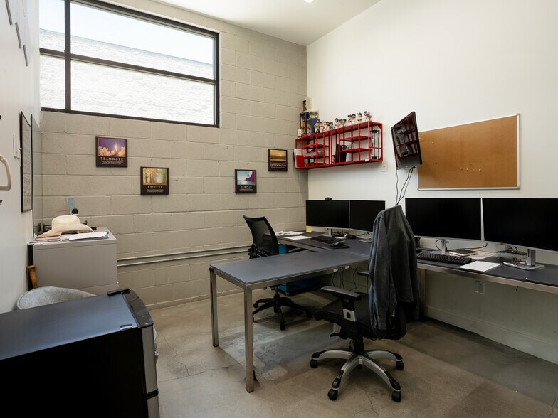 More Photos Of 134 Lomita St, El Segundo Office For Sale