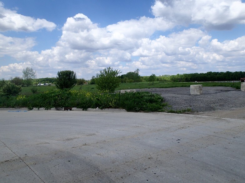Primary Photo Of 1023 Heitmann Dr, Lincoln Land For Sale