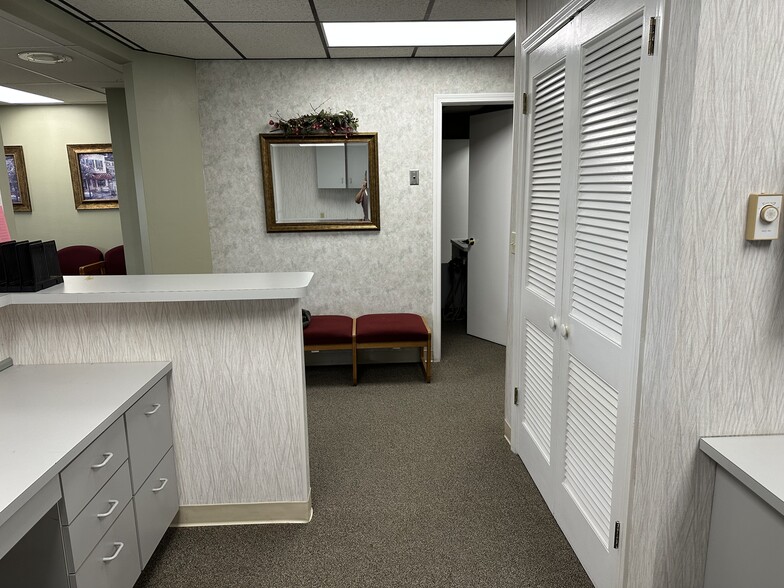 More Photos Of 104 E Summit Ave, Wales Office For Sale