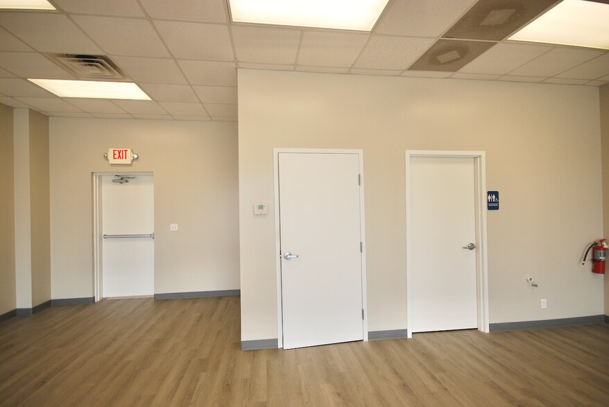 More Photos Of 1932 Highway 45 Byp, Jackson Storefront For Lease