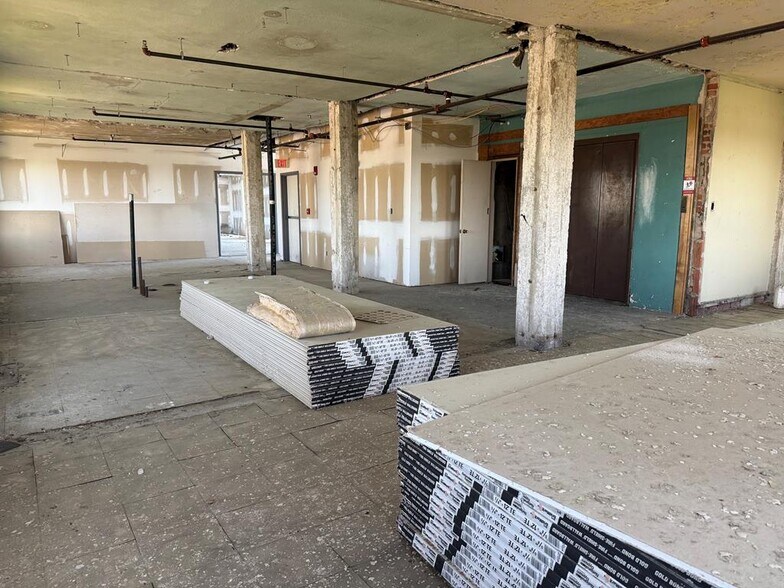 More Photos Of 327 Main St, Greenwood Office For Sale