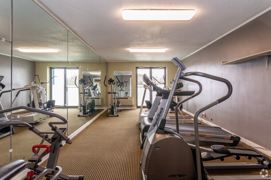 More Photos Of 201 Stagecoach Trl, Ogallala Hospitality For Sale