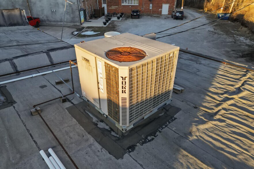 More Photos Of 451 S Thompson Ave, Excelsior Springs Bar For Sale