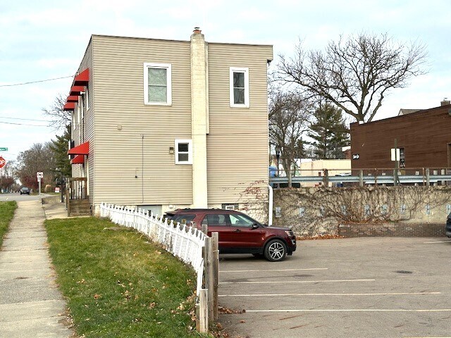 More Photos Of 2200 E Michigan Ave, Lansing Coworking Space