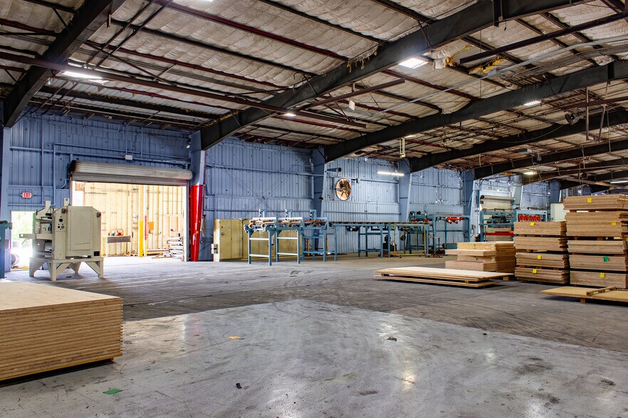 More Photos Of 310 Cypress Rd, Ocala Manufacturing For Sale