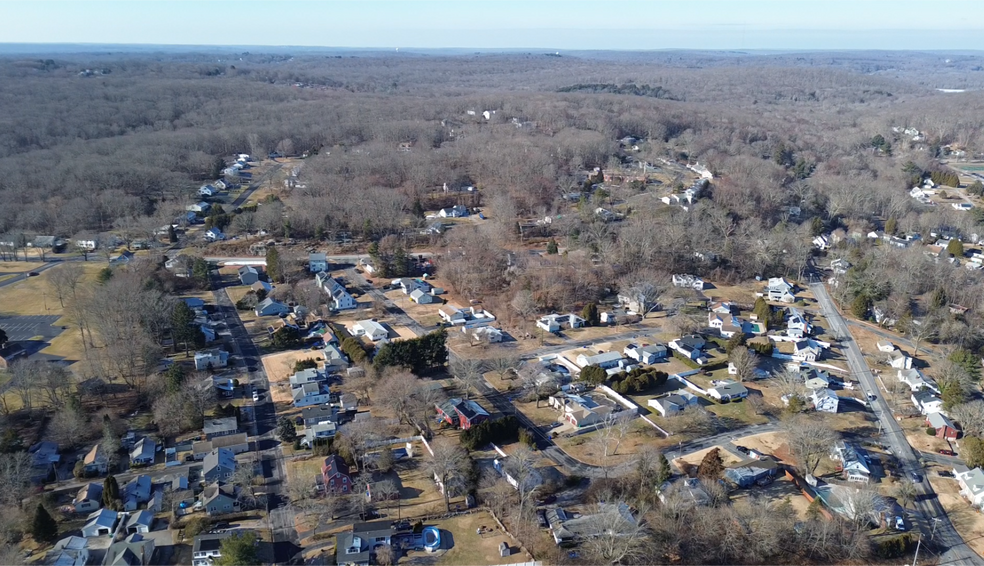 More Photos Of 45 Richards Grove Rd, Quaker Hill Service For Sale