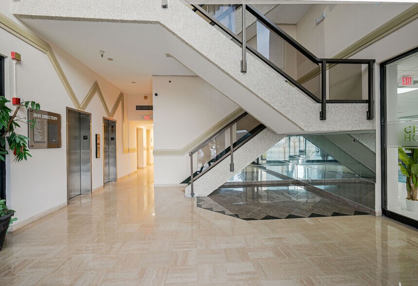 More Photos Of 2691 E Oakland Park Blvd, Fort Lauderdale Office Residential For Lease