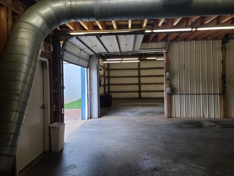 More Photos Of 8812 Wilkinson Blvd, Charlotte Warehouse For Lease