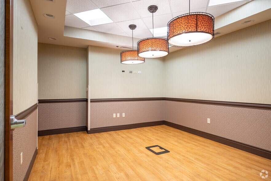 More Photos Of 5901 Delmar Blvd, Saint Louis Apartments For Lease