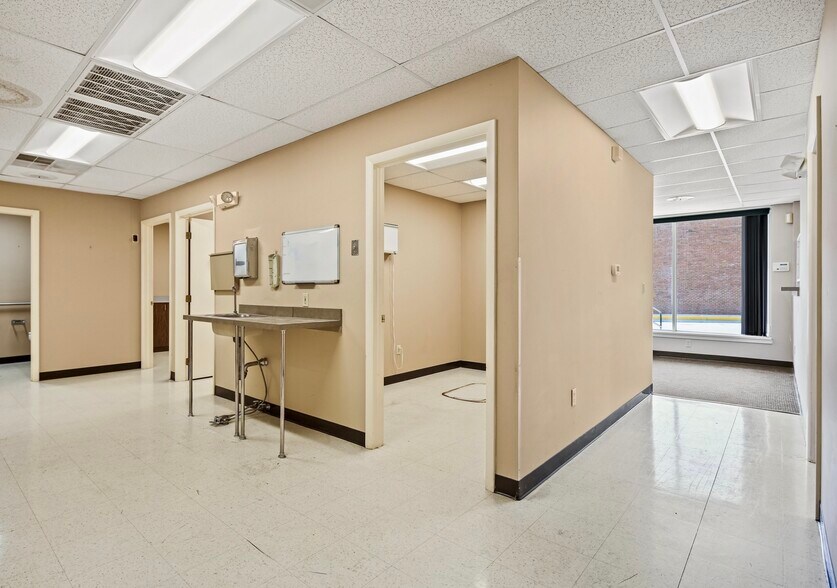 More Photos Of 505-601 Jermor Ln, Westminster Unknown For Lease