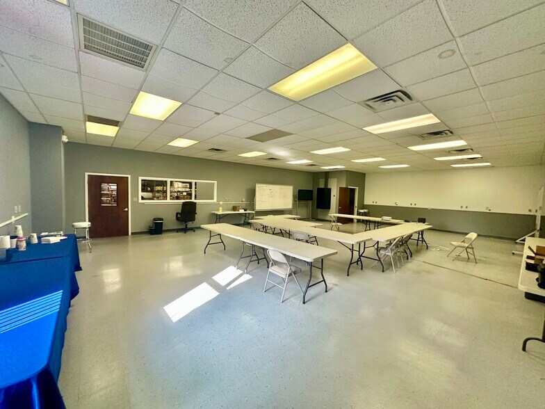 More Photos Of 4609 Resource Dr, Chattanooga Warehouse For Sale