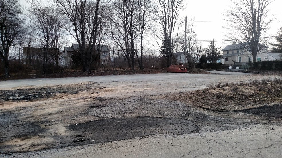 More Photos Of 35-39 Kiscona Rd, Mount Kisco Warehouse For Lease