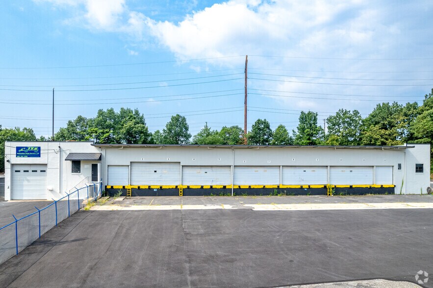 More Photos Of 7235 Boulevard Ave, Pennsauken Warehouse For Lease