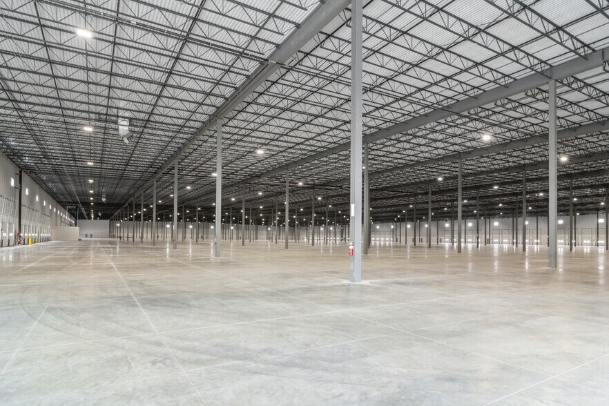 More Photos Of I-71 & I-76 Hwy, Burbank Industrial For Lease