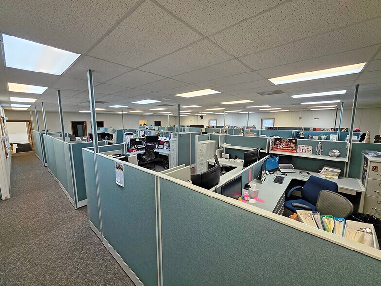 More Photos Of 100 Prushnok Dr, Punxsutawney Office For Sale