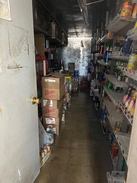 More Photos Of 600 E Main St, Geronimo Convenience Store For Sale