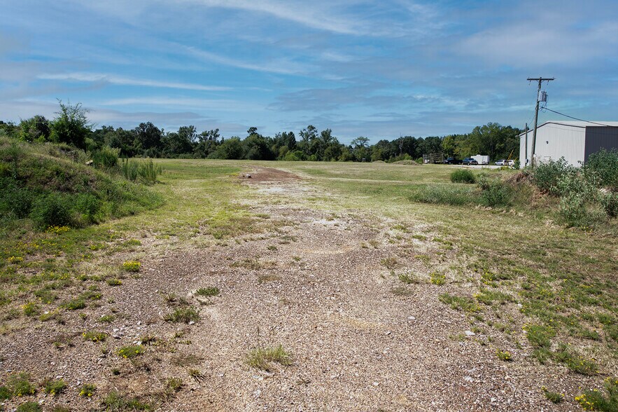 More Photos Of 15393 Highway 64 W, Tyler Warehouse For Lease