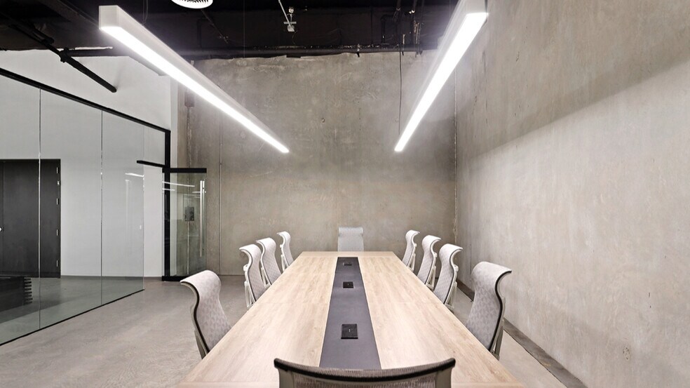 More Photos Of 2250 Maple Ave, Los Angeles Warehouse For Lease