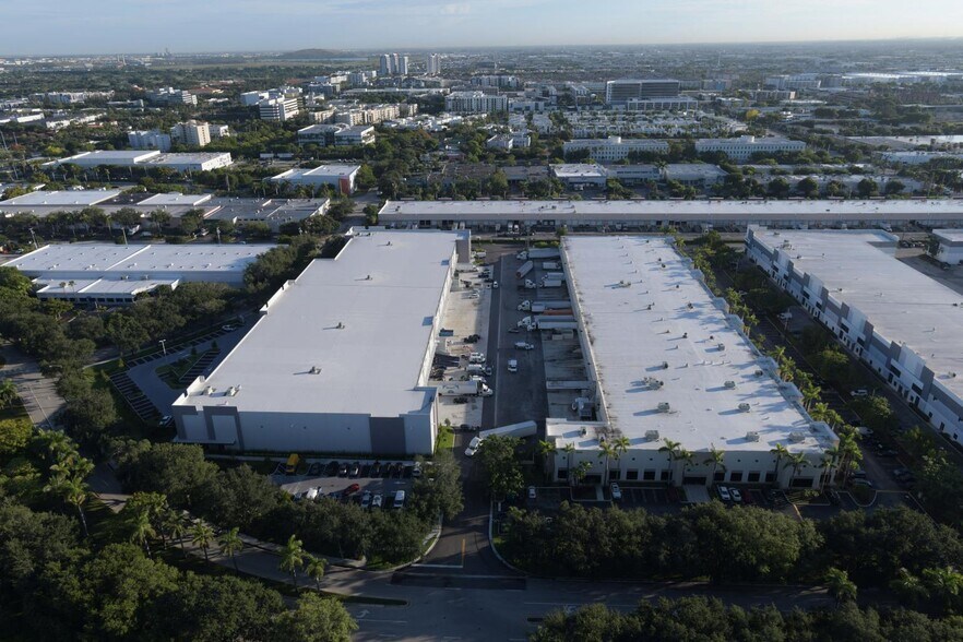 More Photos Of 8305 NW 27th St, Doral Distribution For Lease