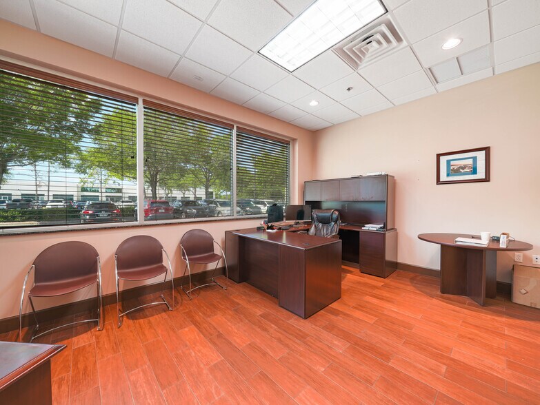 More Photos Of 7350 Futures Dr, Orlando Office For Sale