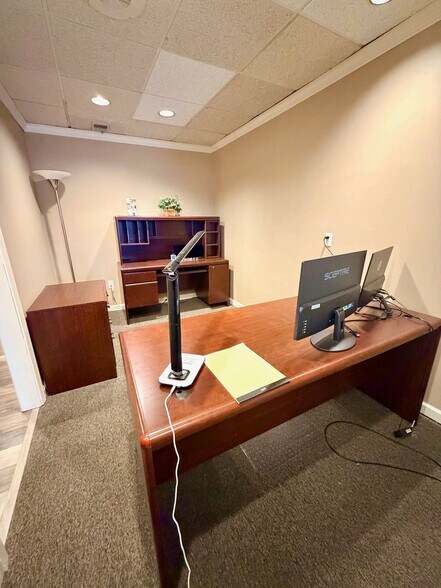 More Photos Of 260 Crossfield Dr, Versailles Light Distribution For Lease
