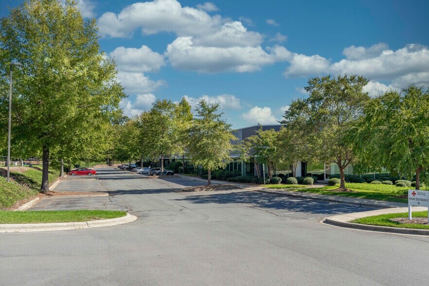 More Photos Of 9013 Perimeter Woods Dr, Charlotte Light Distribution For Lease