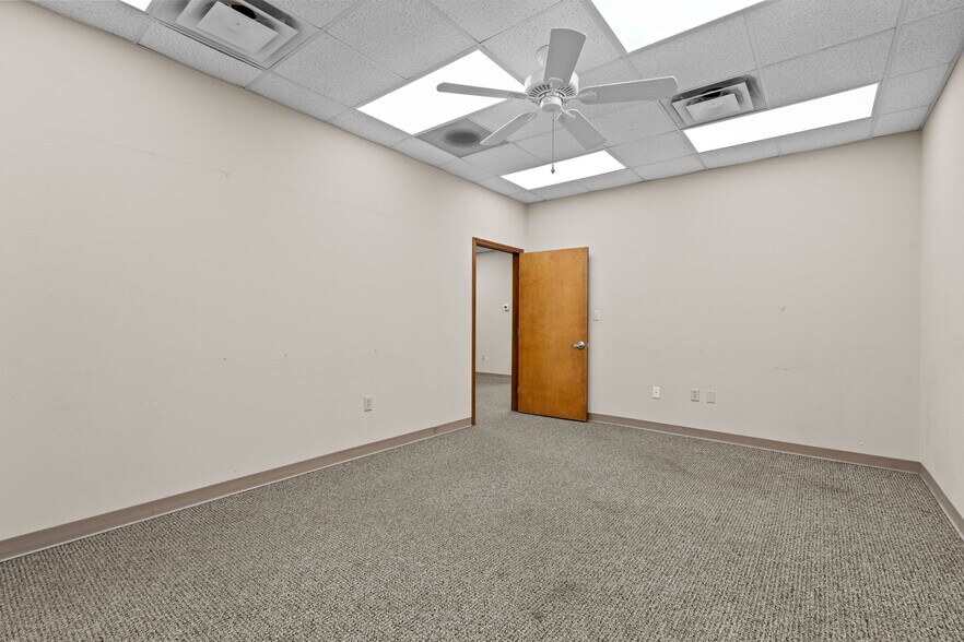 More Photos Of 311 N Waverly Ave, Springfield Warehouse For Lease
