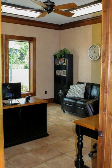 More Photos Of 404 Wynn Dr, Jacksonville Loft Creative Space For Sale