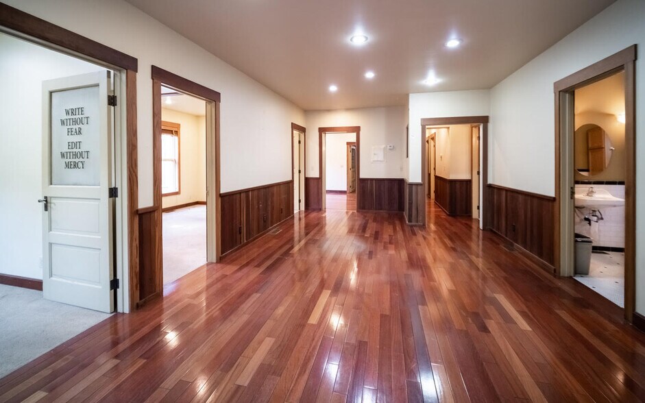 More Photos Of 230 Center St, Healdsburg Office For Lease