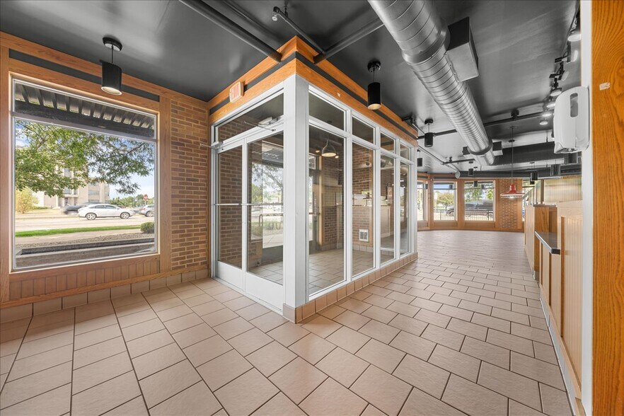 More Photos Of 1550 Larpenteur Ave W, Falcon Heights Apartments For Lease