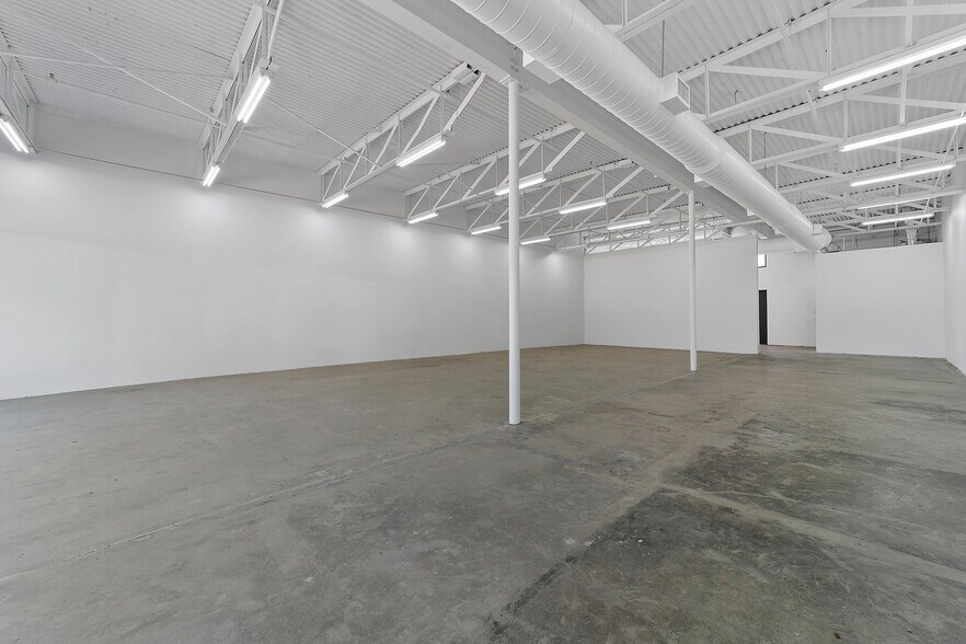 More Photos Of 136 Glass St, Dallas Storefront For Lease