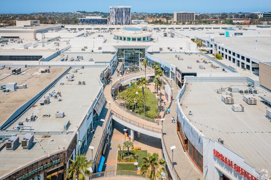 More Photos Of 21712 Hawthorne Blvd, Torrance General Retail For Lease