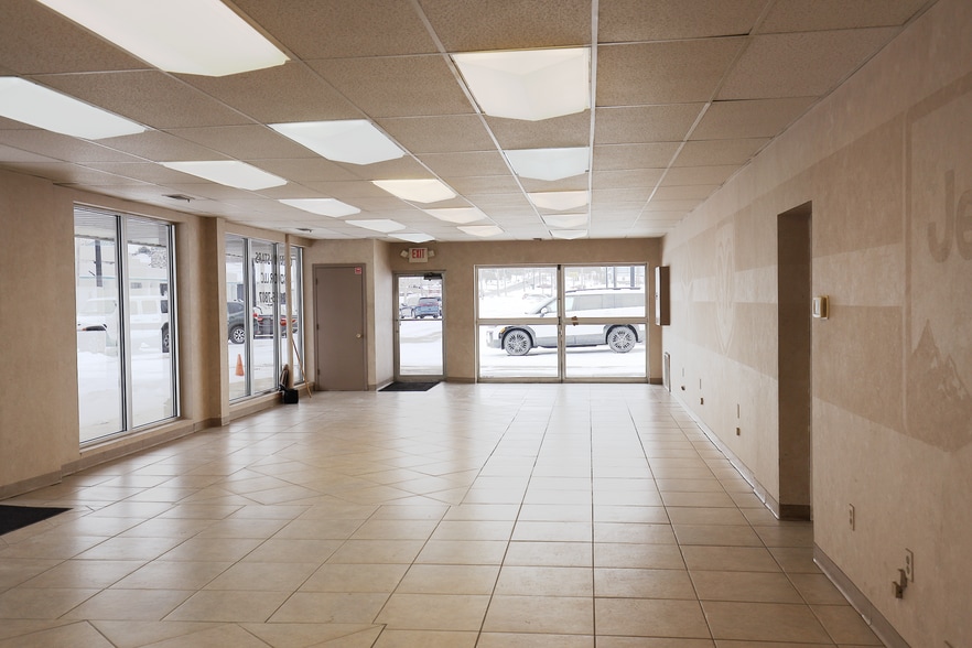 More Photos Of 900 Broad St, Wadsworth General Retail For Lease