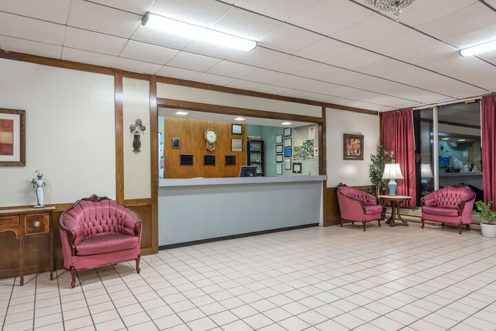 More Photos Of 2395 Scott St, Napoleon Hotel For Sale