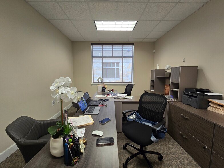 More Photos Of 440 Cobia Dr, Katy Medical For Sale