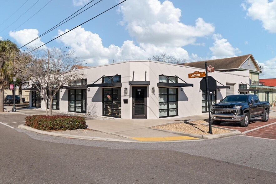 Primary Photo Of 229 E Lemon St, Tarpon Springs Auto Repair For Lease