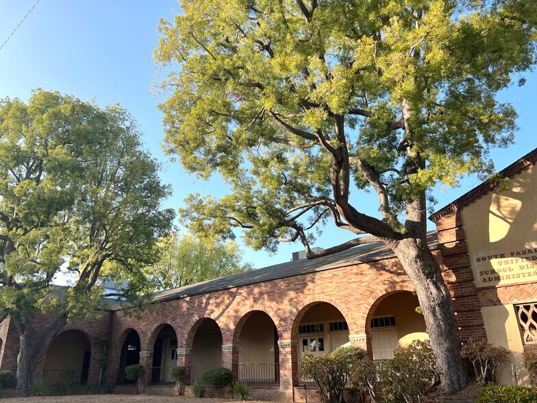 More Photos Of 1020 El Centro St, South Pasadena Freestanding For Sale