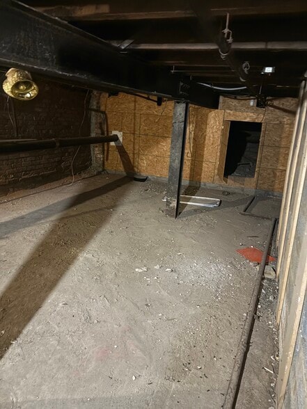 More Photos Of 601-603 Avenue of the Americas, New York Storefront Retail Residential For Lease