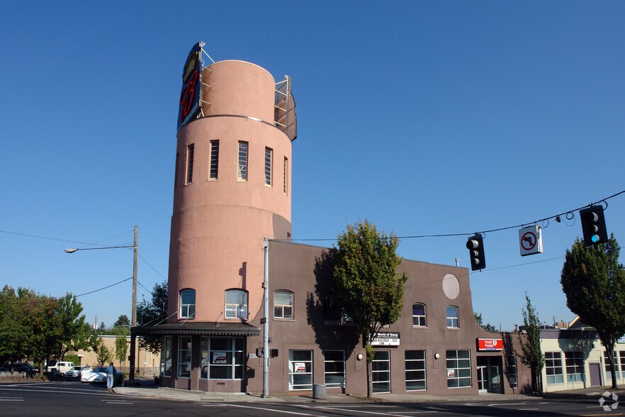 More Photos Of 3701-3719 NE Sandy Blvd, Portland Storefront Retail Office For Lease