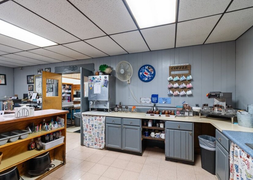 More Photos Of 6014 New Hartford St, Wolcott Restaurant For Sale