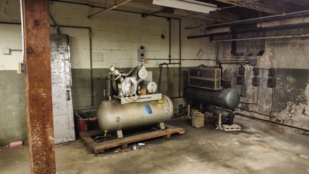 More Photos Of 813 N 4th St, Allentown Warehouse For Lease