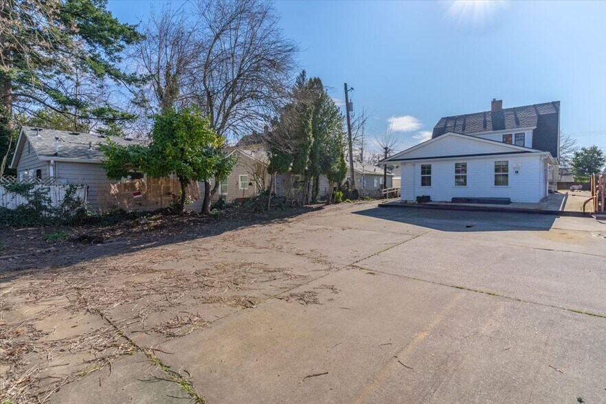 More Photos Of 1607 State St, Salem Office For Lease